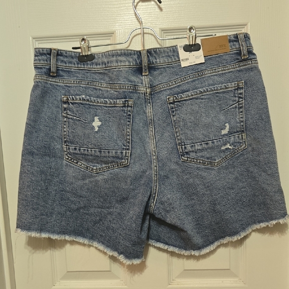 BKE Distressed Light Blue Denim Jean Shorts - Picture 6 of 6
